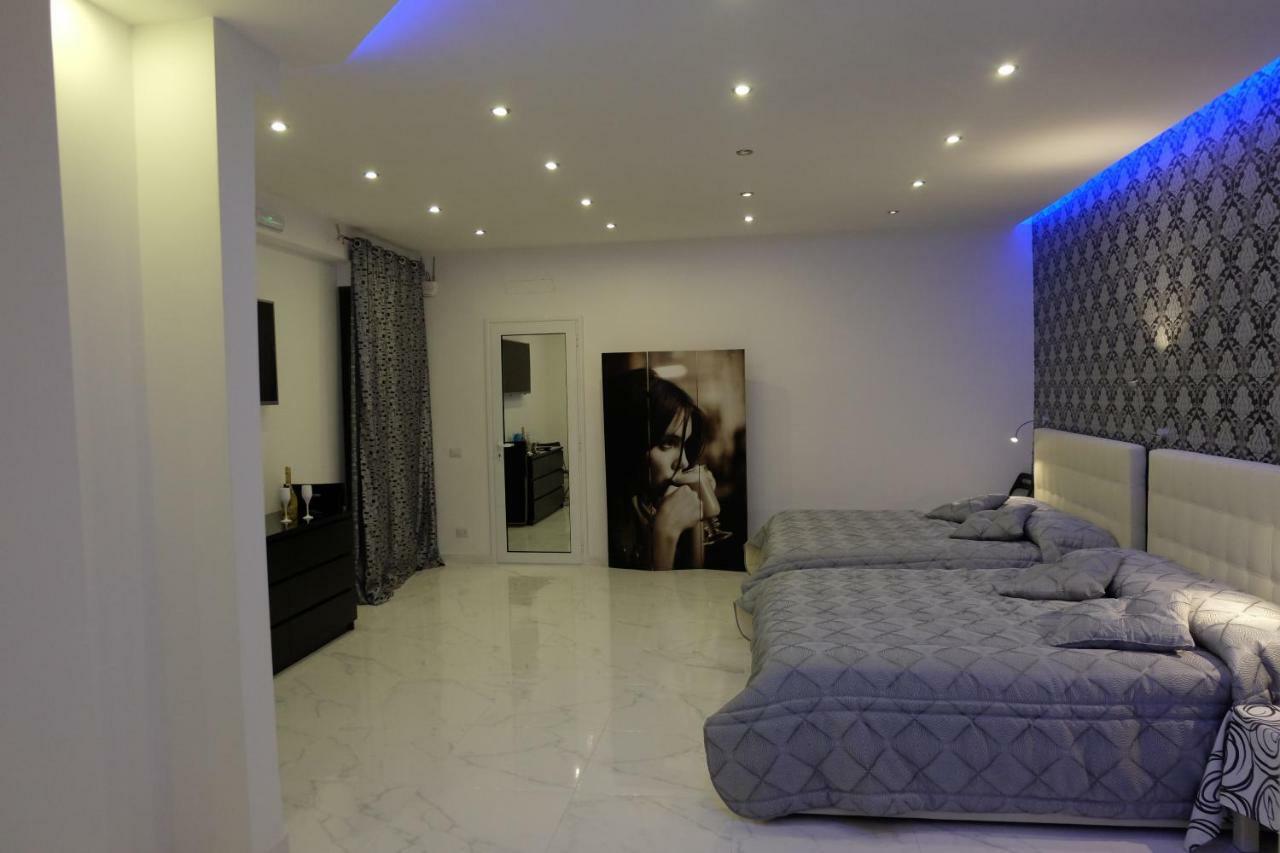 White Room Idromassaggio Su Richiesta 나폴리 외부 사진